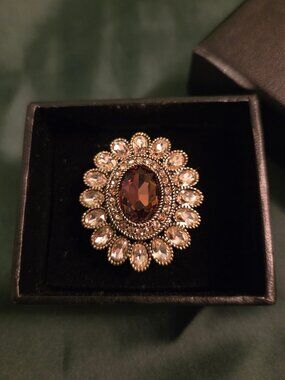 Stunning Heidi Daus cocktail ring, size 7